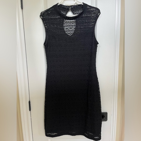 Guess dress-Lace with attached lining from the bust down-size 14 US - Picture 1 of 10